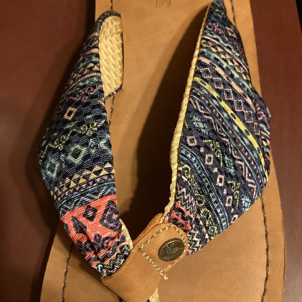 Amanda Blu Multi Colored Cloth Boho Thong Sandals Size 9 EUC - Picture 5 of 6